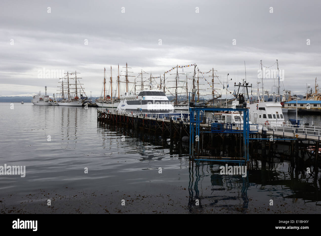 New Scenic 5 posti turistici gita in barca dal molo e il molo commerciale porto di Ushuaia Argentina Foto Stock