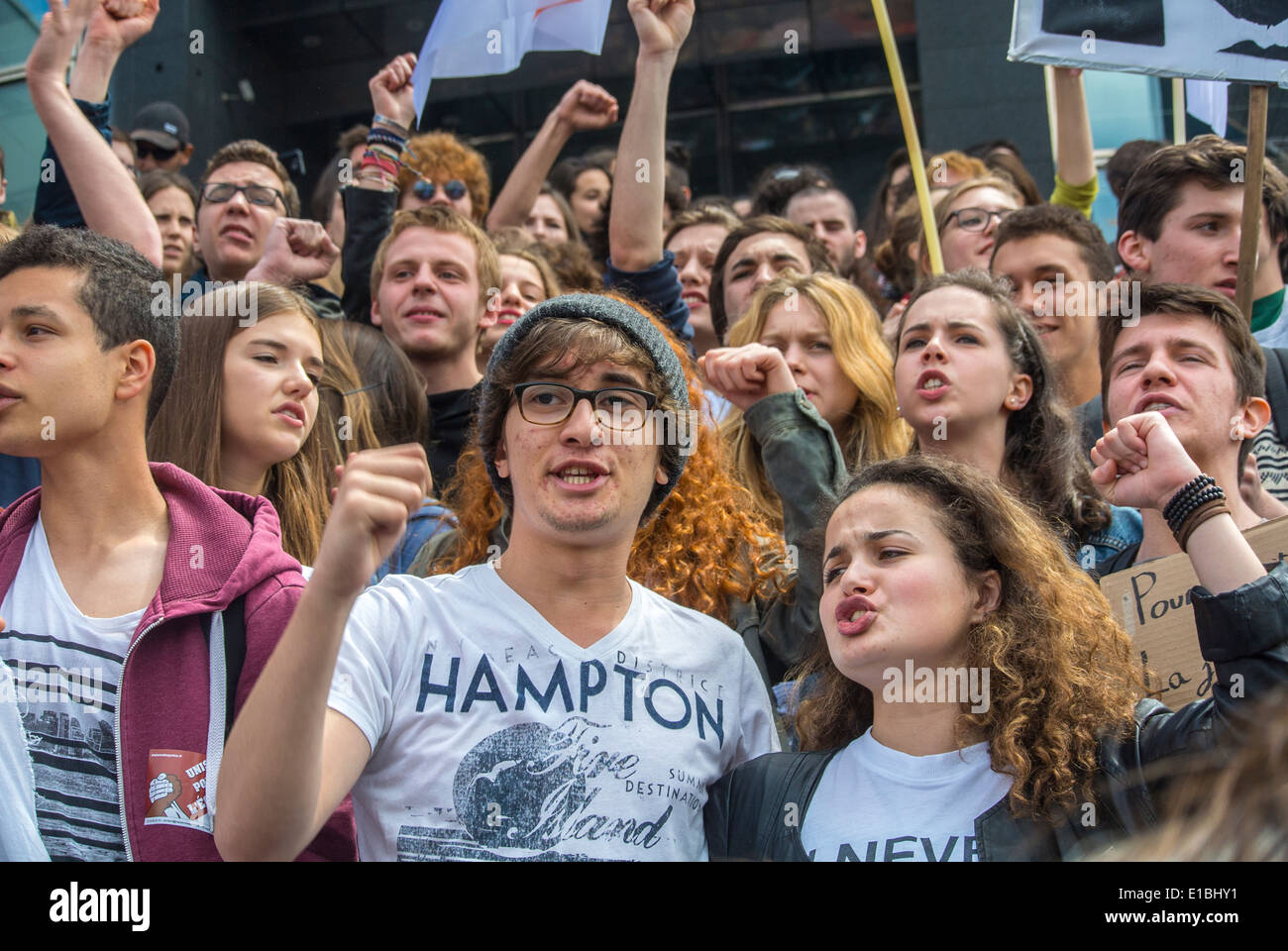 Parigi, Francia, dimostrazione anti-estrema destra di Angry Crowd Scene, protesta per adolescenti francesi, studenti, DEMO PER GIOVANI Foto Stock