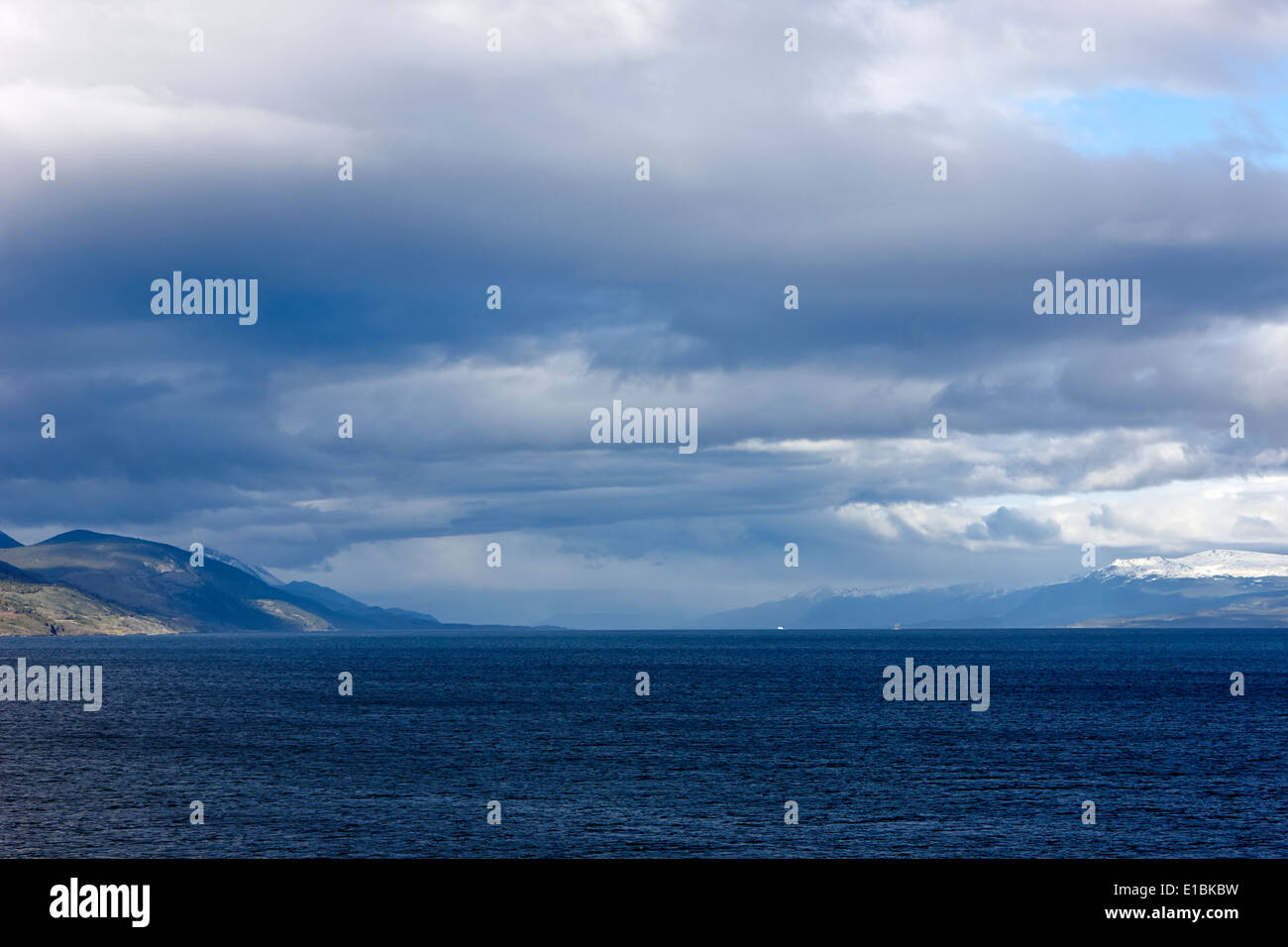 Il canale di Beagle tra Tierra del Fuego Ushuaia Argentina e Isola Navarino Cile Foto Stock