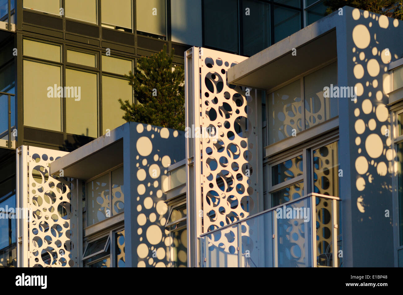 Appartamento Appartamenti utilizzando fori cerchio come parte del design Foto Stock
