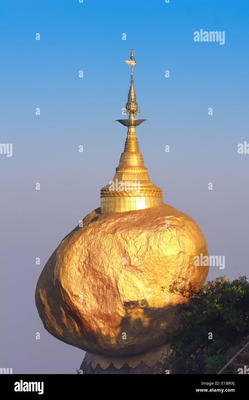 Pagoda Kyaiktiyo Myanmar anche chiamato Golden rock Foto Stock