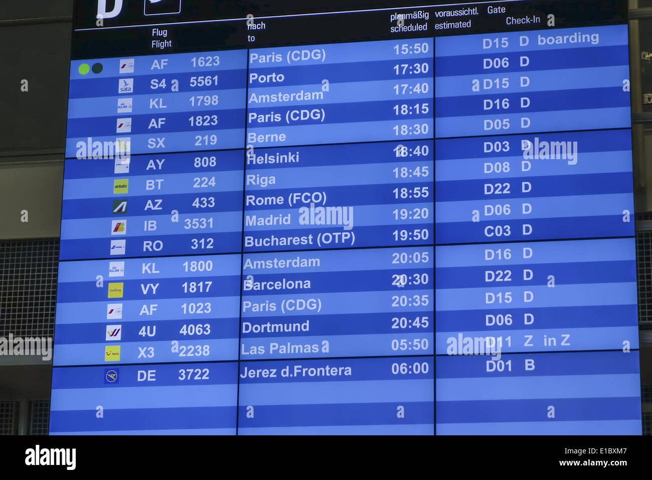 Abflugtafel am Münchner Flughafen, München, Bayern, Deutschland, Europa. Foto Stock