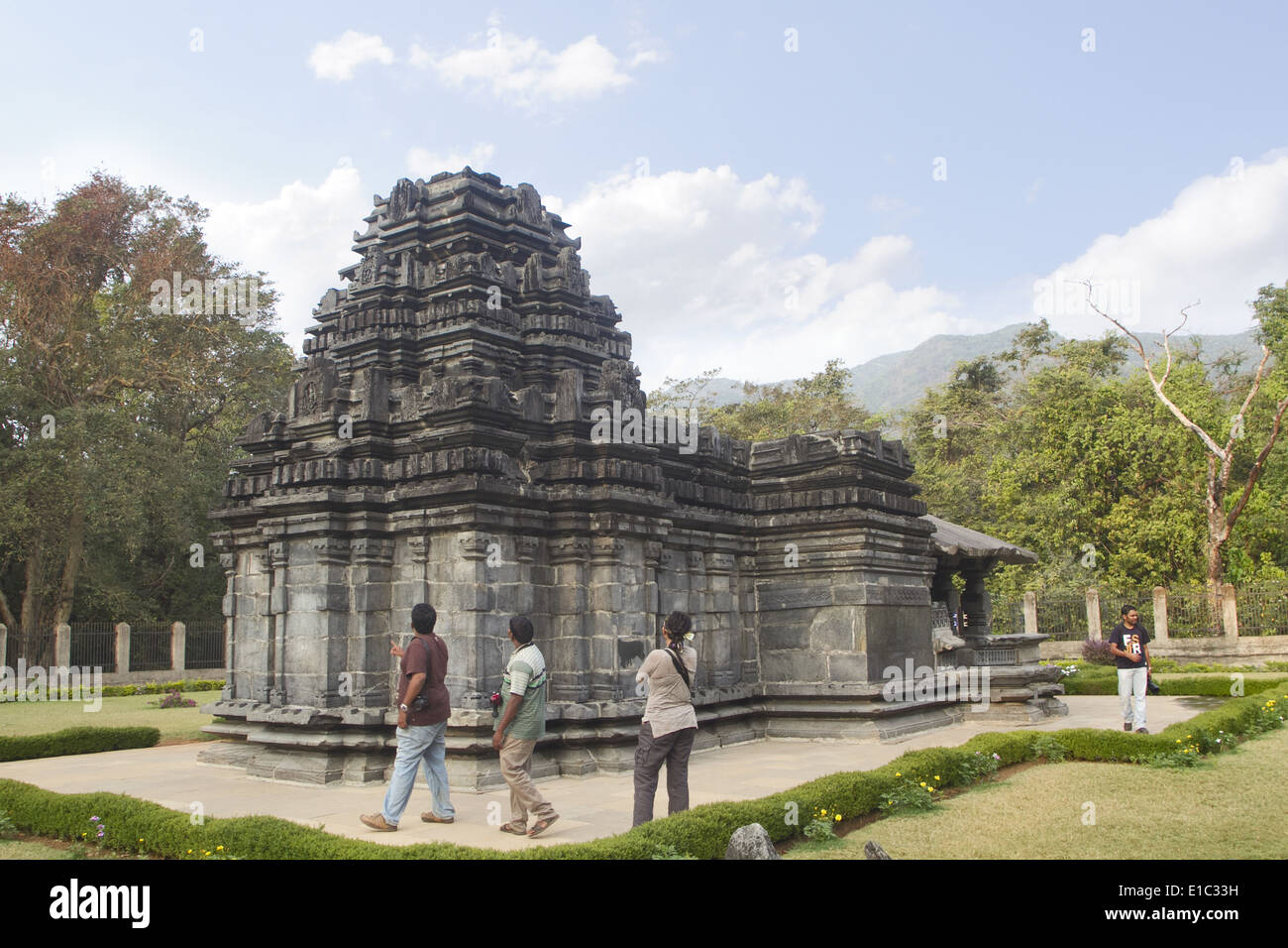 Tempio di Mahadev, Tambdi Surla , del XII secolo tempio Shaivite , più antico tempio in Goa, Mollem National Park, India Foto Stock