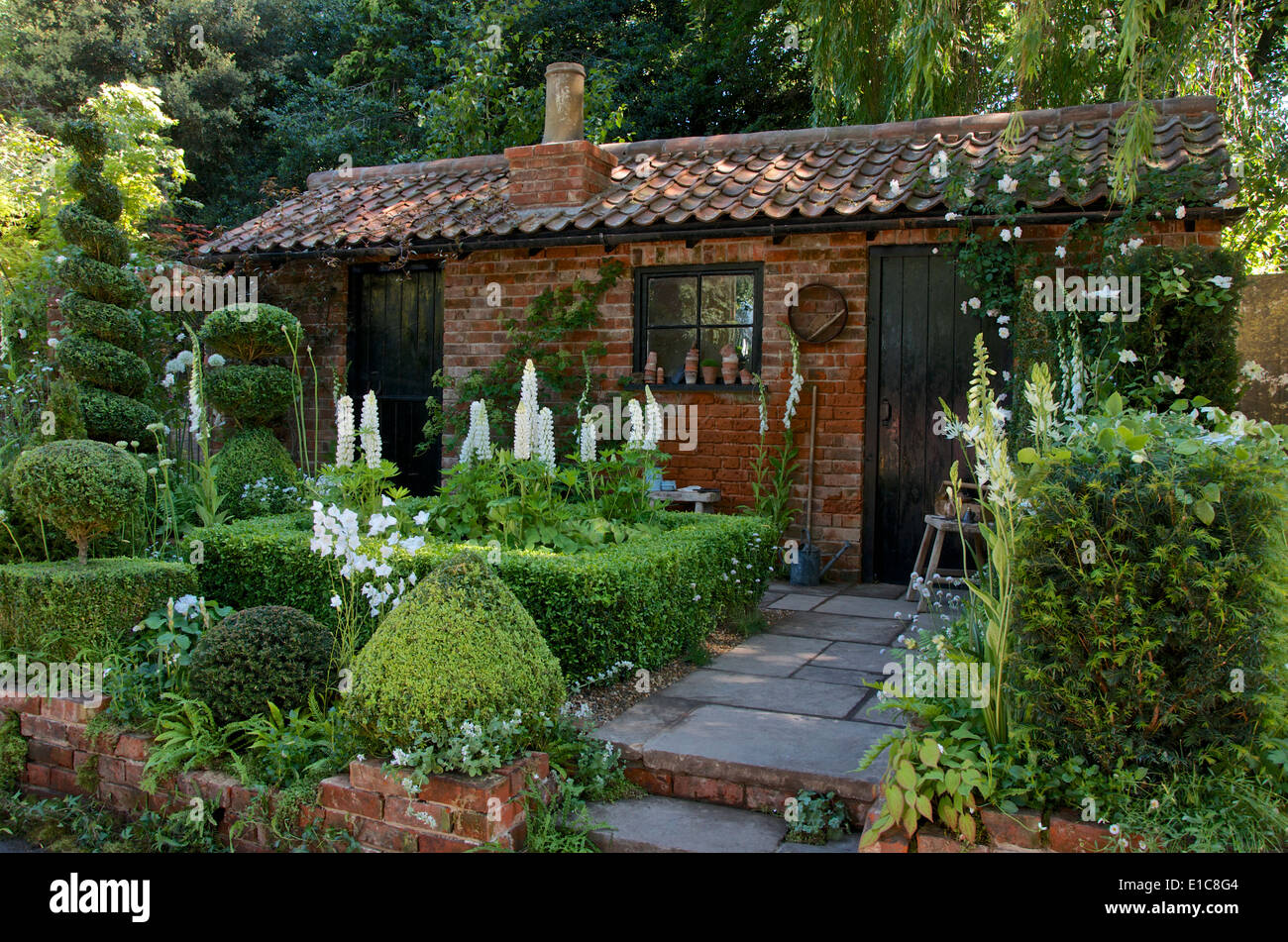 Visualizza garden - Il giardino Topiarist a West Green House al RHS Chelsea Flower Show 2014 Foto Stock