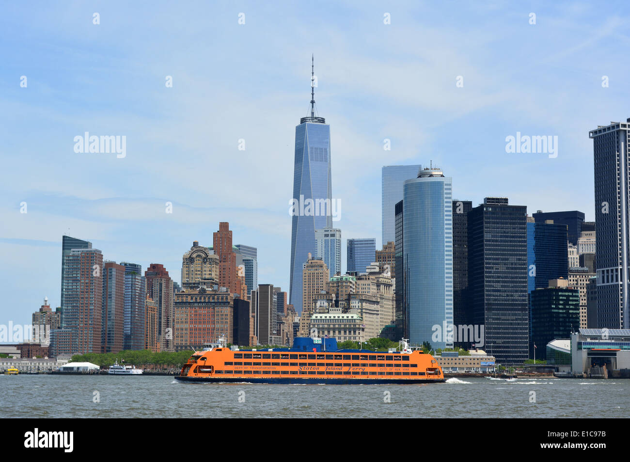 La Staten Island Ferry e inferiore dello skyline di Manhattan. Foto Stock