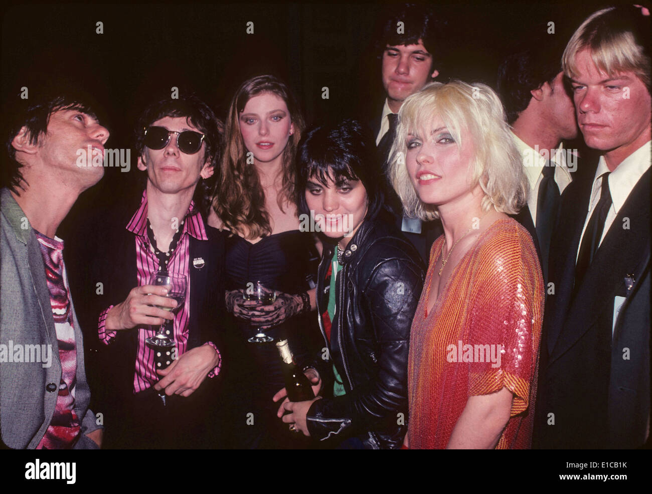 BLONDIE gruppo statunitense cantante Debbie Harry con gli amici e i membri della banda di circa 1979. Foto di Jeffrey Mayer Foto Stock