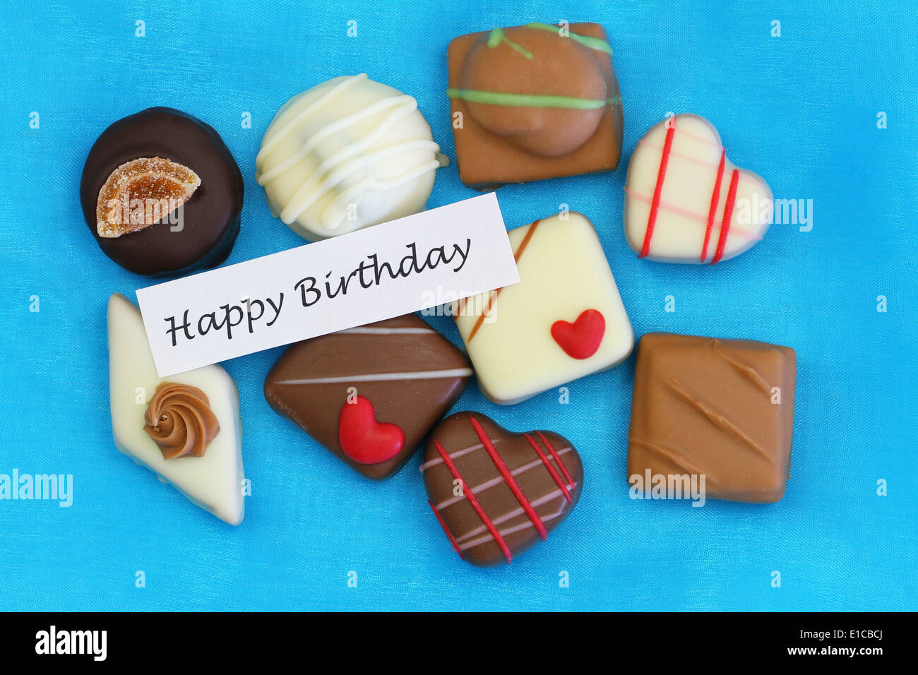Buon compleanno card con selezione di cioccolatini Foto Stock