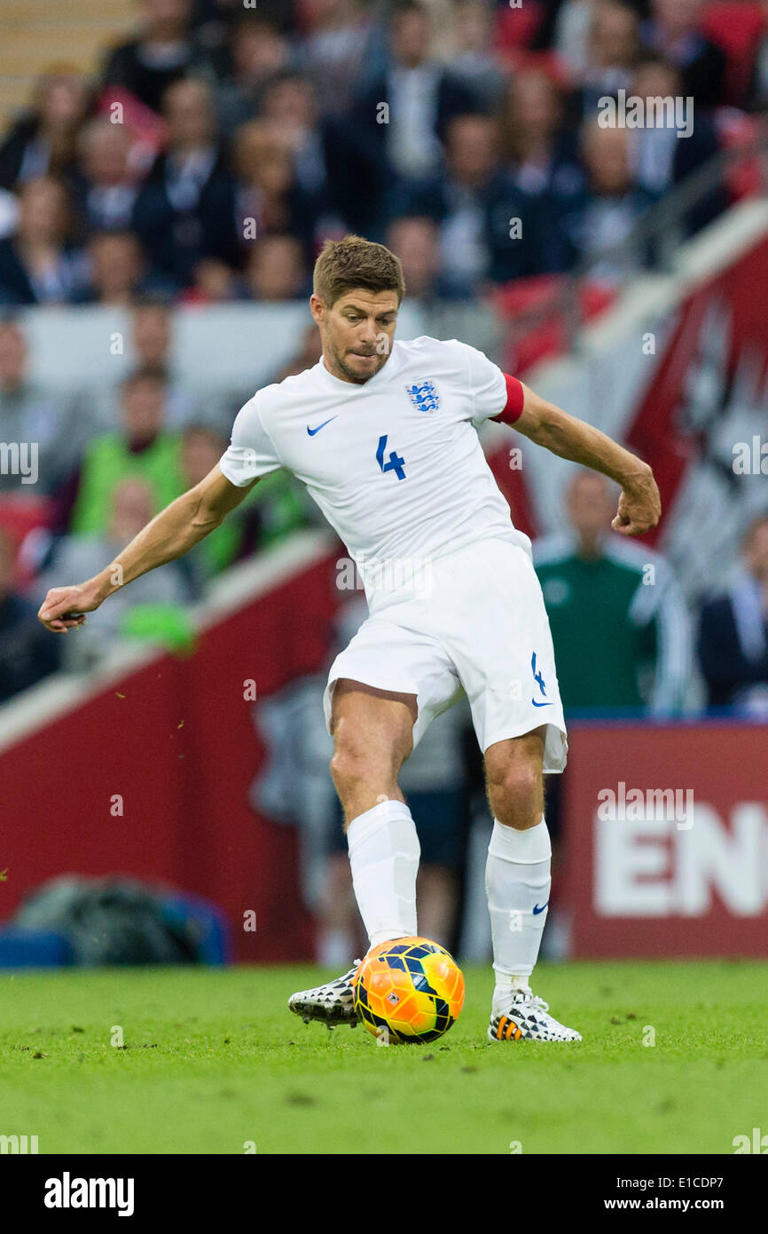 Wembley, Regno Unito. Il 30 maggio 2014. L'Inghilterra Steven Gerrard (c) in azione durante la international amichevole tra Inghilterra e Perù allo Stadio di Wembley. Credito: Azione Sport Plus/Alamy Live News Foto Stock