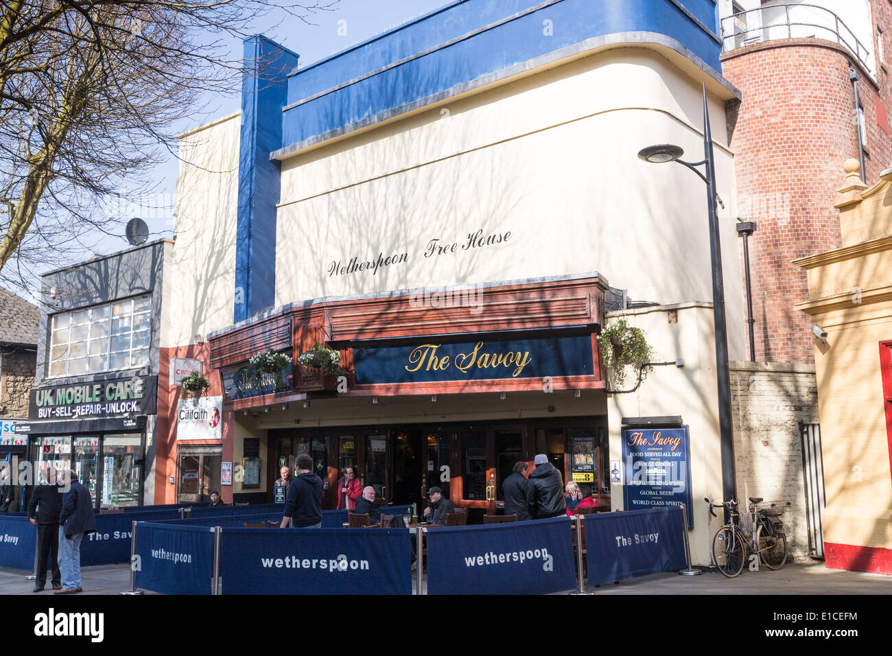 Il Savoy Wetherspoons Public House Swindon WILTSHIRE REGNO UNITO Foto Stock