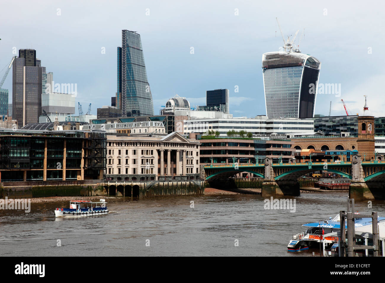 City of London skyline visto dal Millennium Bridge Foto Stock