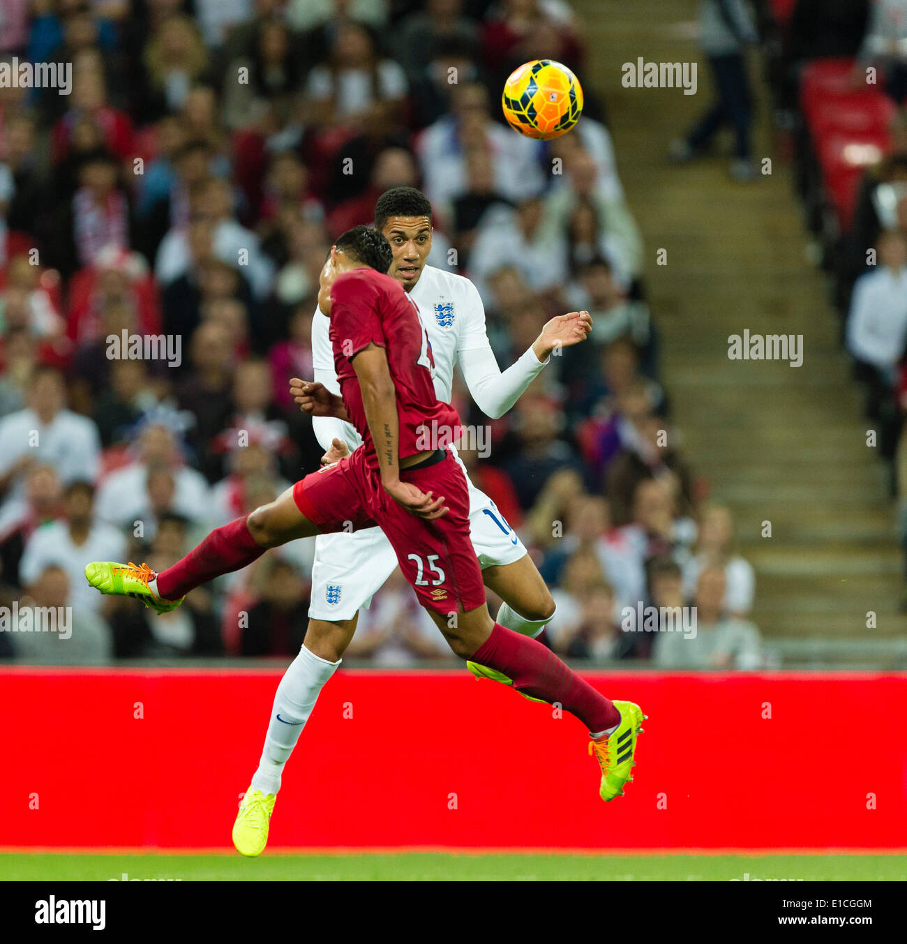 Wembley, Regno Unito. Il 30 maggio 2014. L'Inghilterra del Chris SMALLING in azione durante la international amichevole tra Inghilterra e Perù allo Stadio di Wembley. Credito: Azione Sport Plus/Alamy Live News Foto Stock