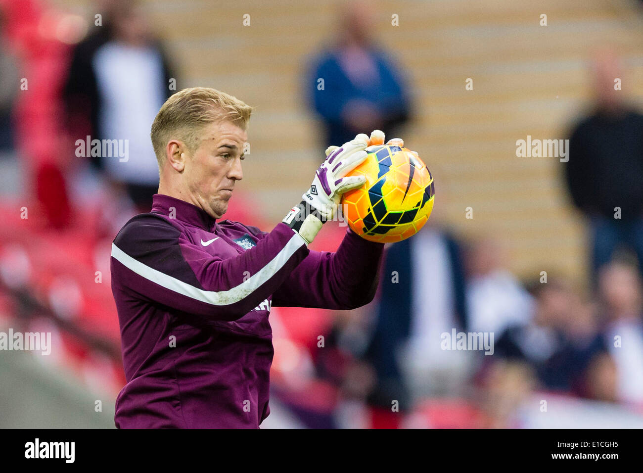 Wembley, Regno Unito. Il 30 maggio 2014. L'Inghilterra del portiere Joe HART si riscalda prima della international amichevole tra Inghilterra e Perù allo Stadio di Wembley. Credito: Azione Sport Plus/Alamy Live News Foto Stock