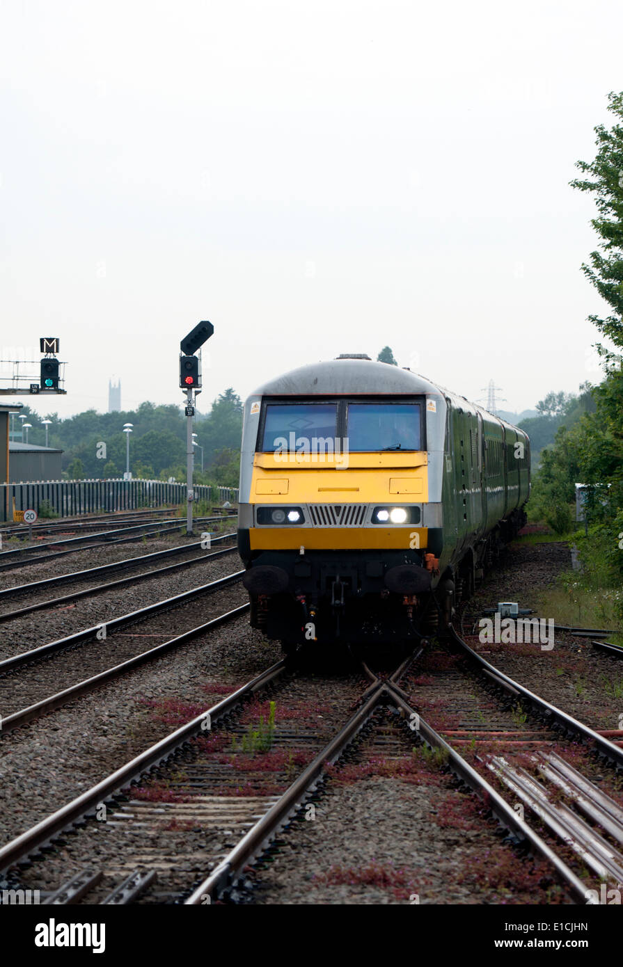 Chiltern Railways mainline train avvicinando Leamington Spa stazione, REGNO UNITO Foto Stock