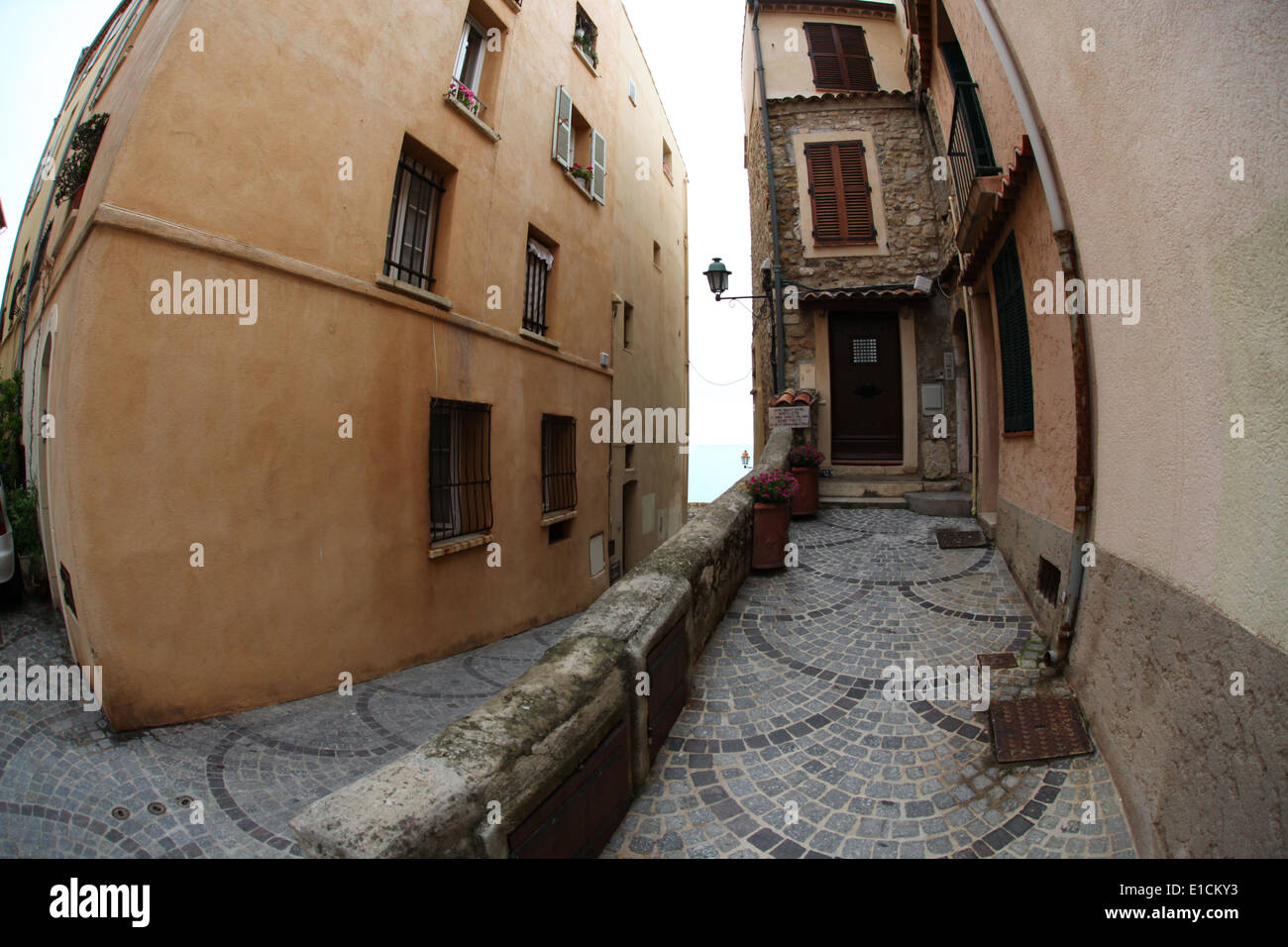 Pietre in ciottoli di rivestimento per le vie e i vicoli di Saint-Paul-de-Vence Foto Stock