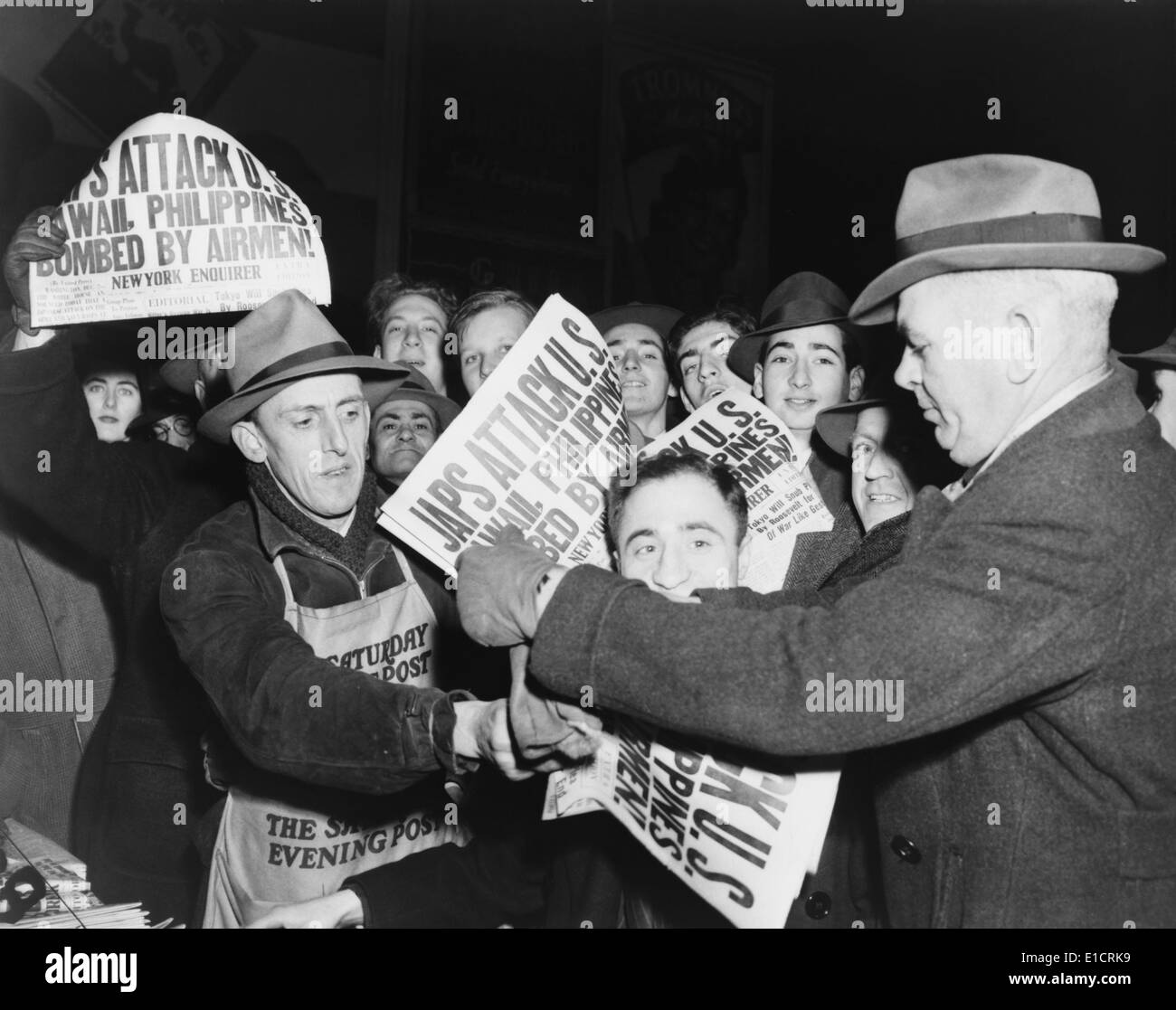 "Attacco di Japs U.S., Hawaii, Filippine bombardato dagli aviatori!' attacco di Pearl Harbor in prima pagina del New York Enquirer. Volte Foto Stock