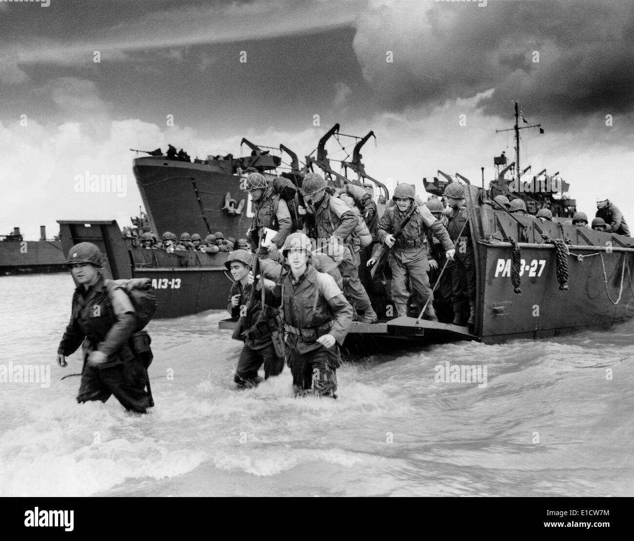 I soldati degli Stati Uniti di atterraggio su Utah Beach dalla landing craft, 6-8 giugno, 1944. Durante lo sbarco in Normandia di Francia, Guerra Mondiale Foto Stock