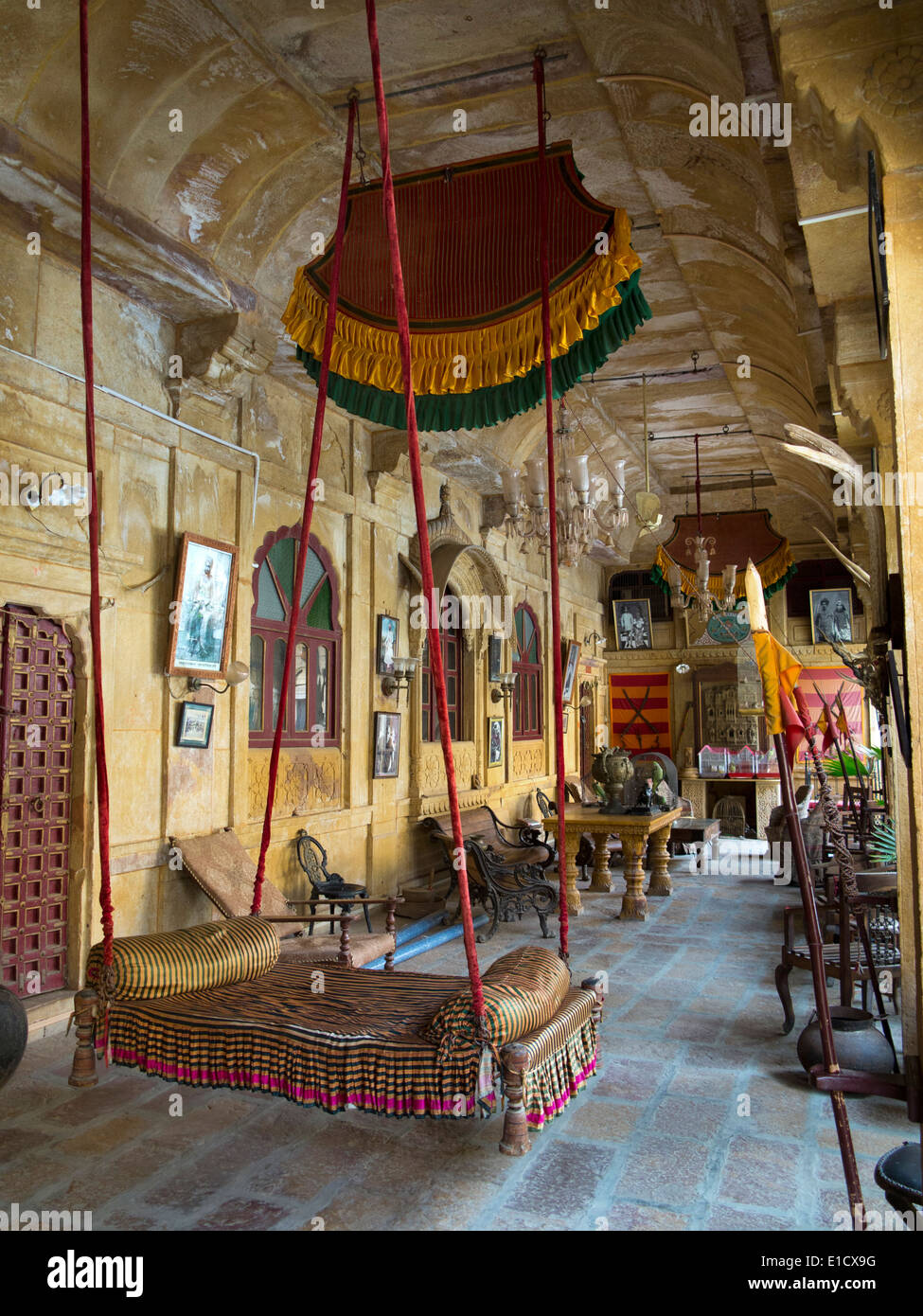 India Rajasthan, Jaisalmer, Gandhi Chowk, Mandir Palace Hotel, quarti del proprietario Dr Singh Jitendra Foto Stock
