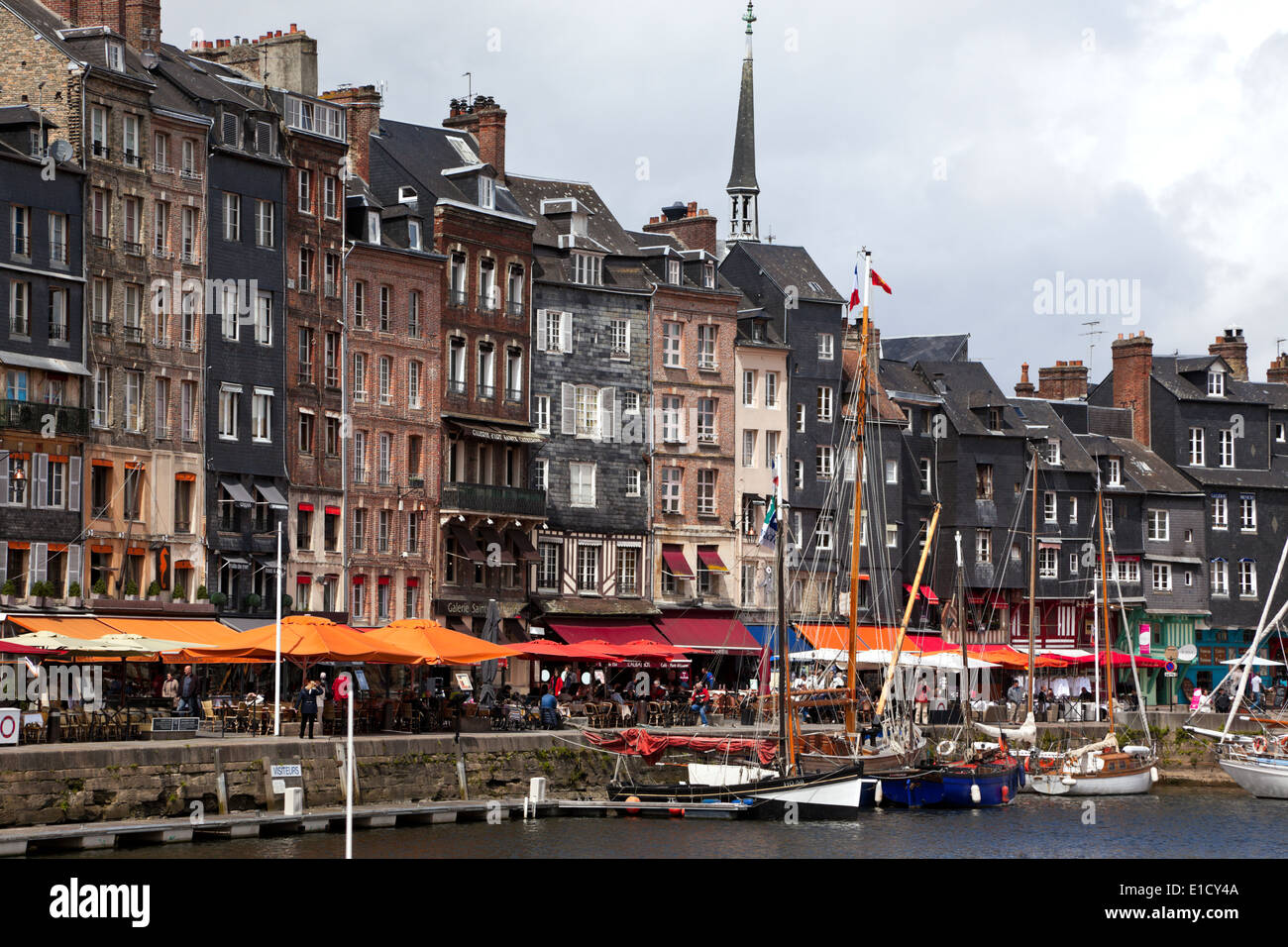 Porto al centro storico di Honfleur, Normandia, Francia Foto Stock