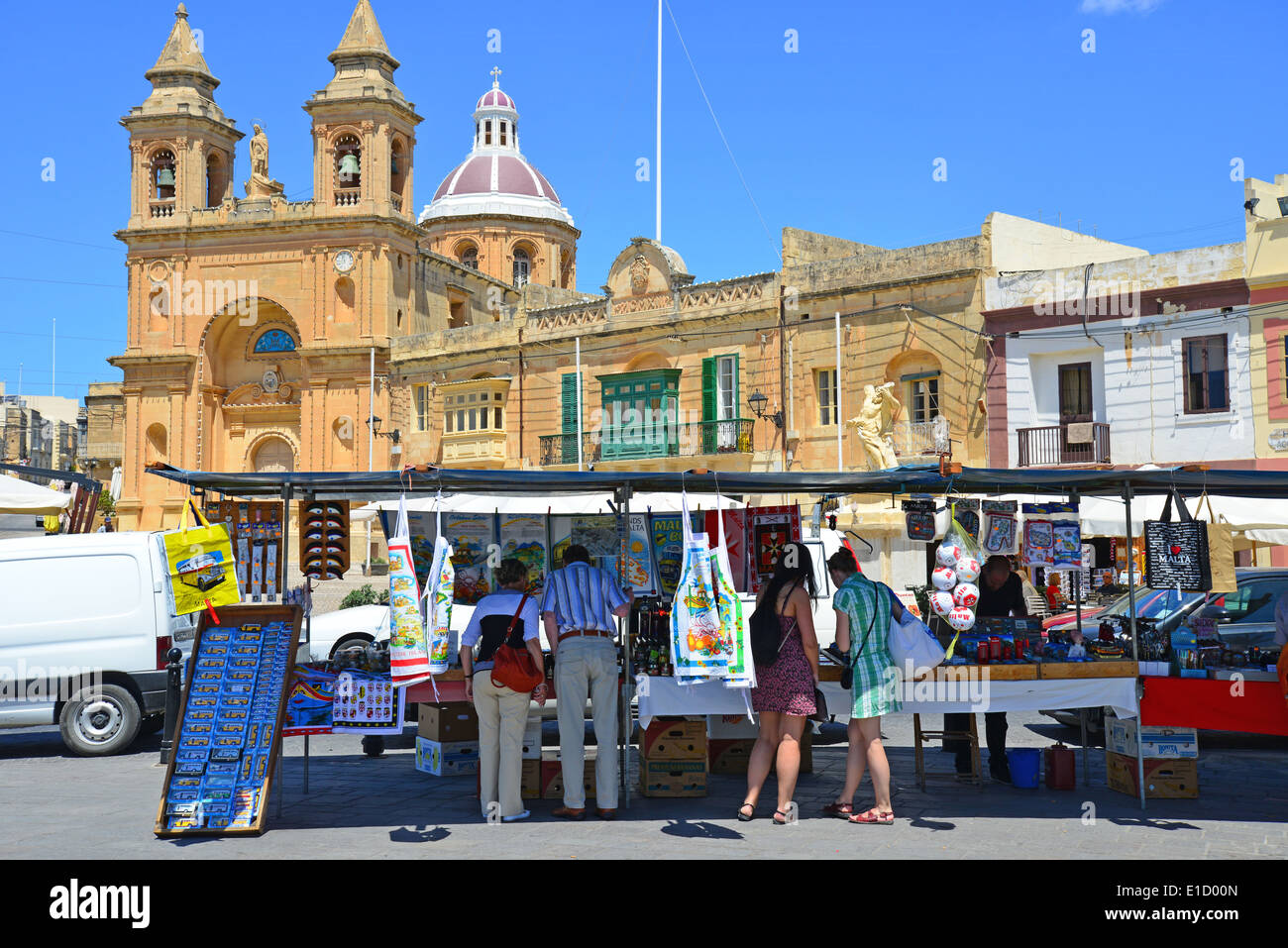 Chiesa Nostra Signora di Pompei e di mercato, di Marsaxlokk, Sud distretto orientale, Malta Xlokk Regione, Repubblica di Malta Foto Stock