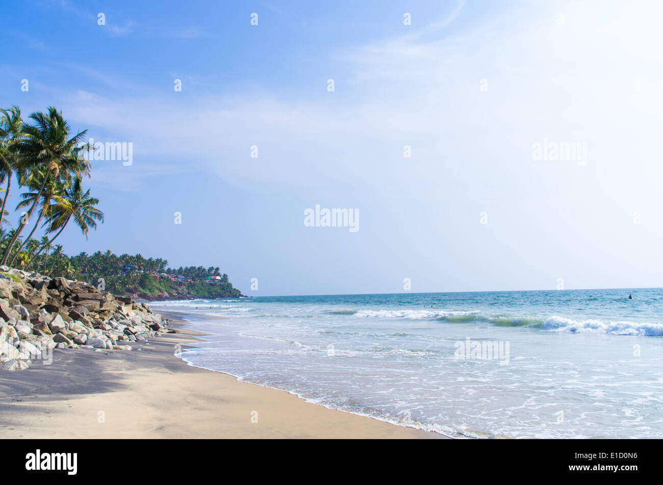 Incredibili spiagge indiano, spiaggia nera, Varkala. Il Kerala, India. Foto Stock