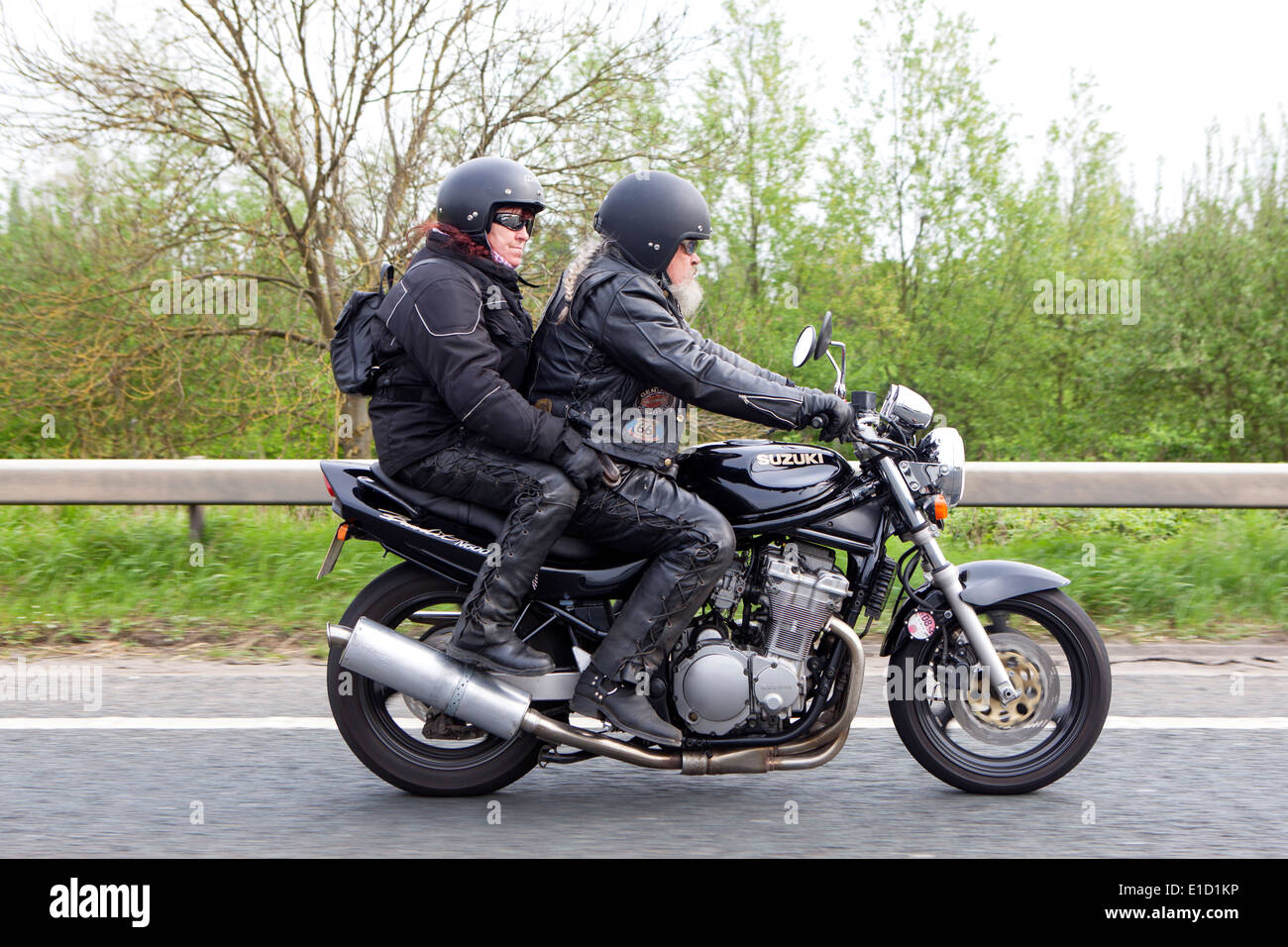 Invecchiamento due motociclisti SUZUKI BANDIT N600 motociclo Foto Stock