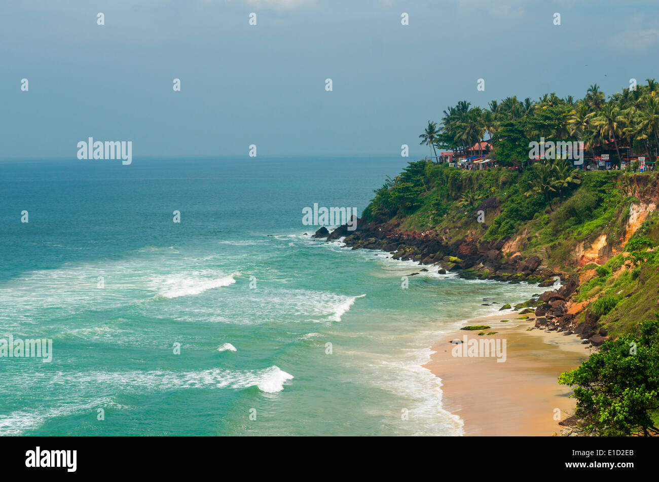 Incredibili spiagge indiano, spiaggia nera, Varkala. Il Kerala, India. Foto Stock