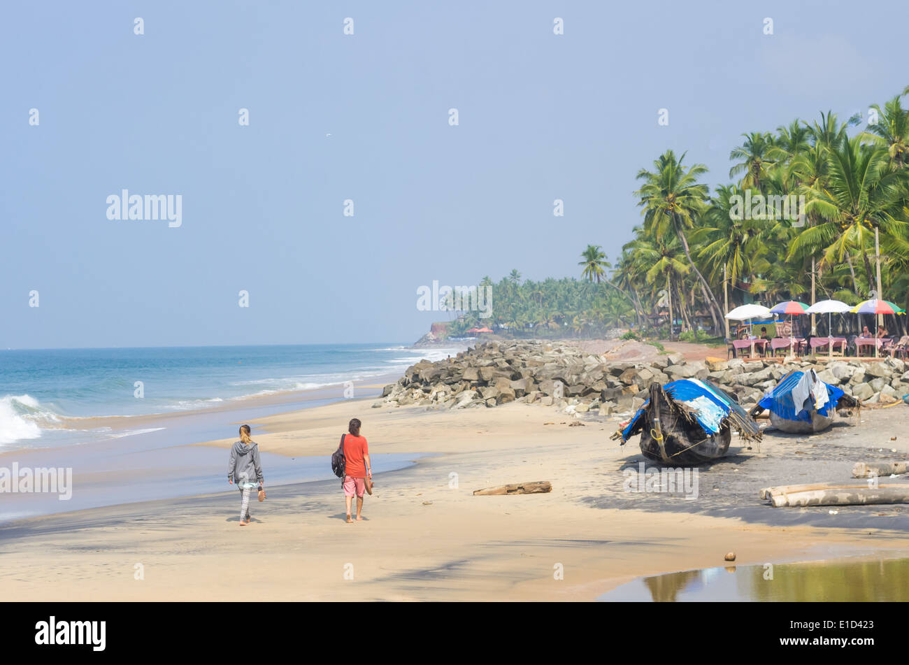 Incredibili spiagge indiano, spiaggia nera, Varkala. Il Kerala, India. Foto Stock