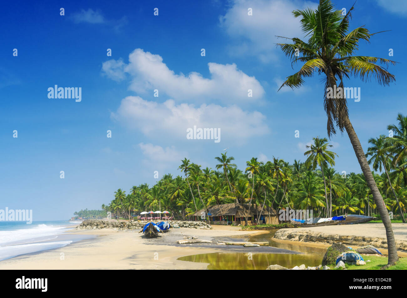Incredibili spiagge indiano, spiaggia nera, Varkala. Il Kerala, India. Foto Stock
