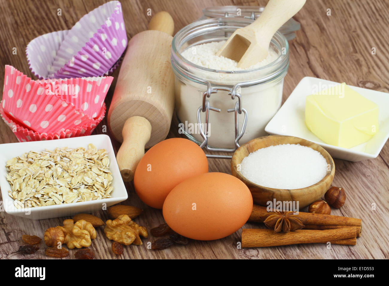 Selezione di ingredienti di panificazione Foto Stock