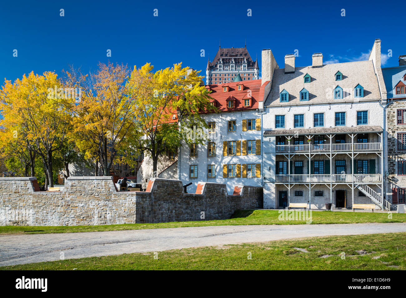 Lo Chateau Frontenac e gli edifici storici della città bassa nella Vecchia Quebec Quebec City, Quebec, Canada. Foto Stock