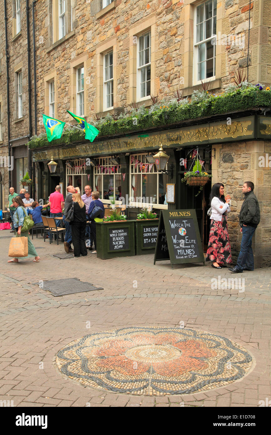 Regno Unito, Scozia, Edimburgo, Rose Street, pub, persone Foto Stock