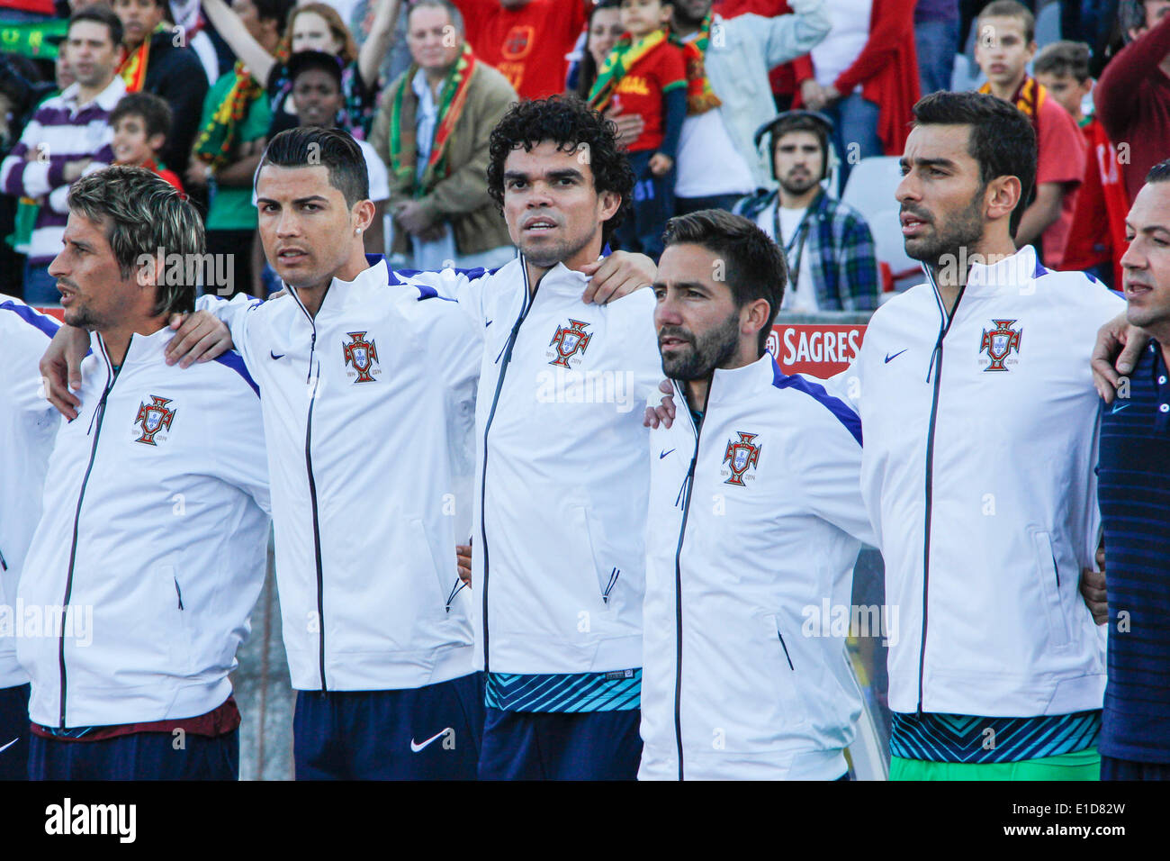 Lisbona, Porrtugal. 31 Maggio, 2014. Cristiano Ronaldo e Pepe (centro) in provenienza dal Portogallo, sono feriti e non si gioca oggi, nel corso preparatorio match amichevole per la Coppa del Mondo a lo Stadio Nazionale di Lisbona, Portogallo, Sabato 31 Maggio, 2014. Credito: Leonardo Mota/Alamy Live News Foto Stock