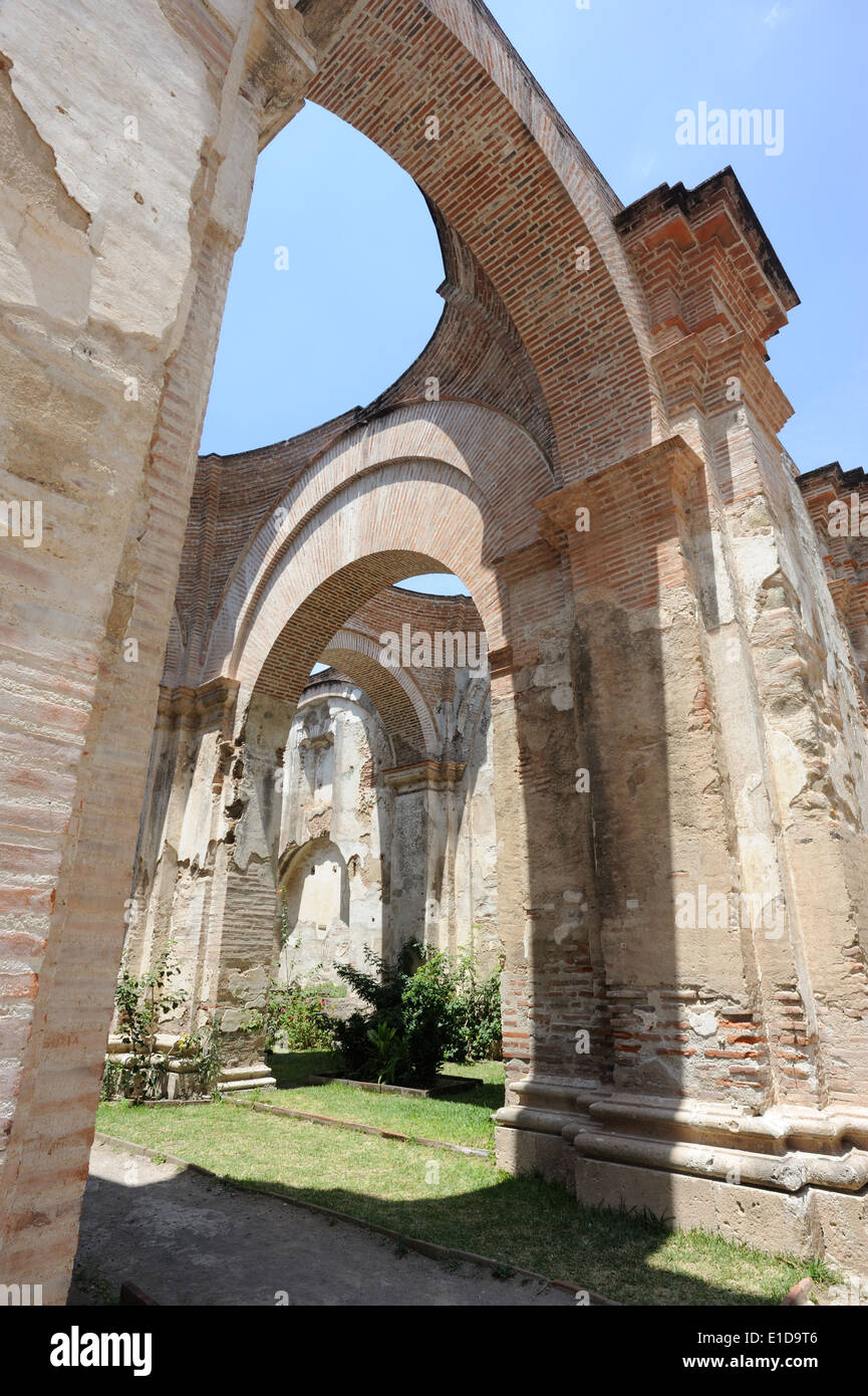 Il mattone costruito lo scheletro della cupola grande di La Catedral. Antigua Guatemala Foto Stock