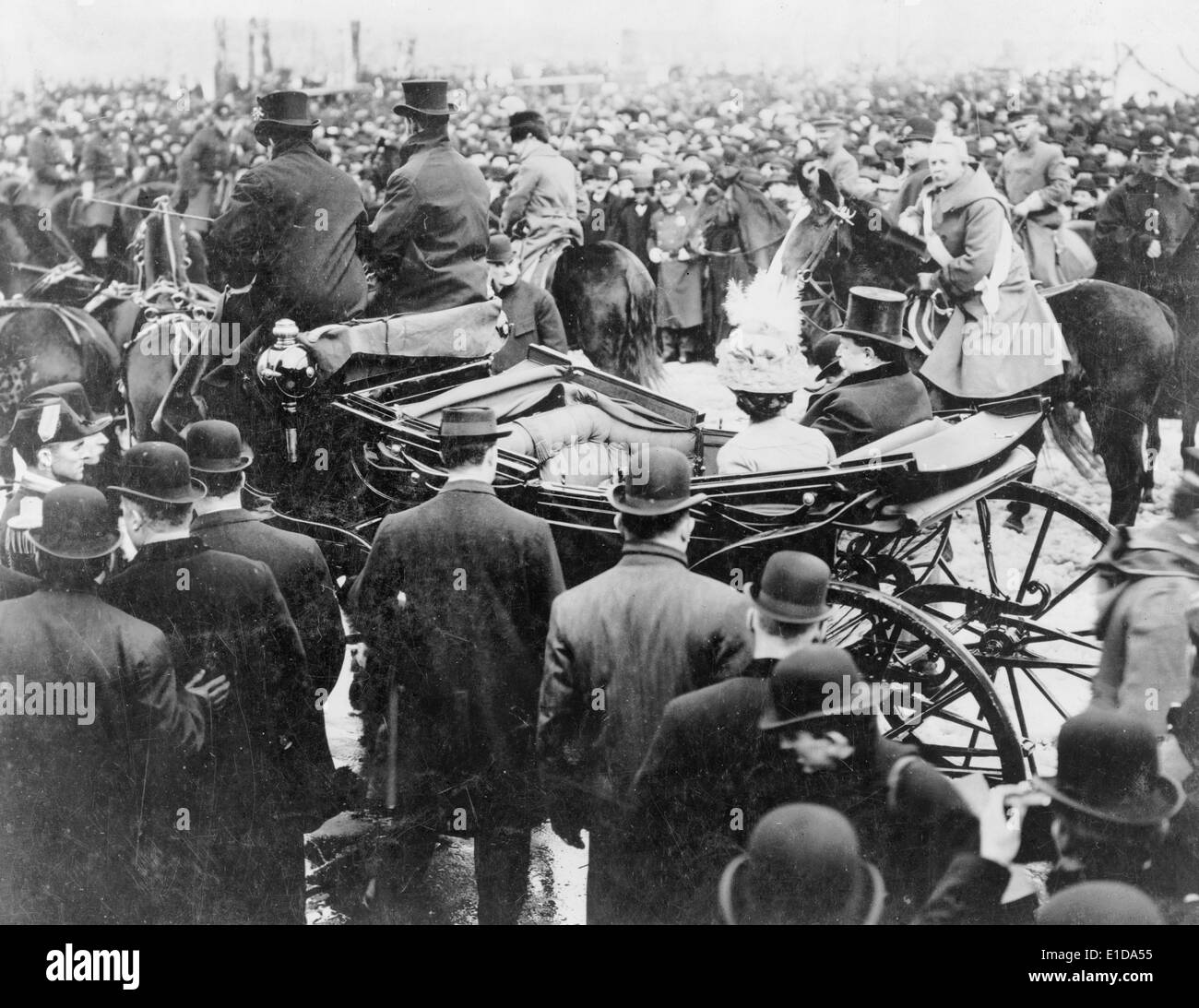 Il presidente e la Sig.ra William Taft, in carrozza trainata da cavalli, sul modo di casa bianca dopo l inaugurazione, Marzo 1909 Foto Stock
