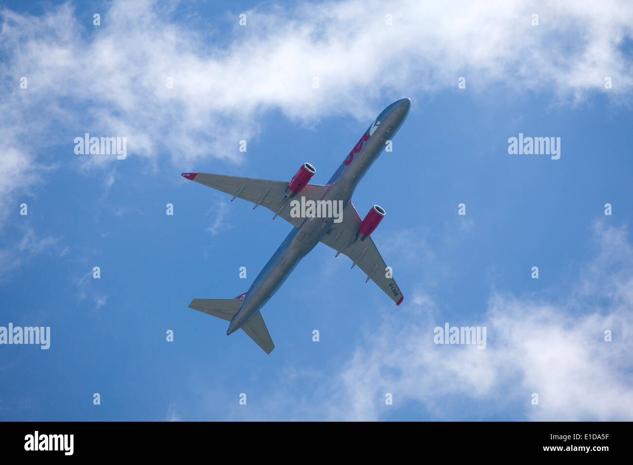 Getto 2 Boeing 757 in cielo blu Foto Stock