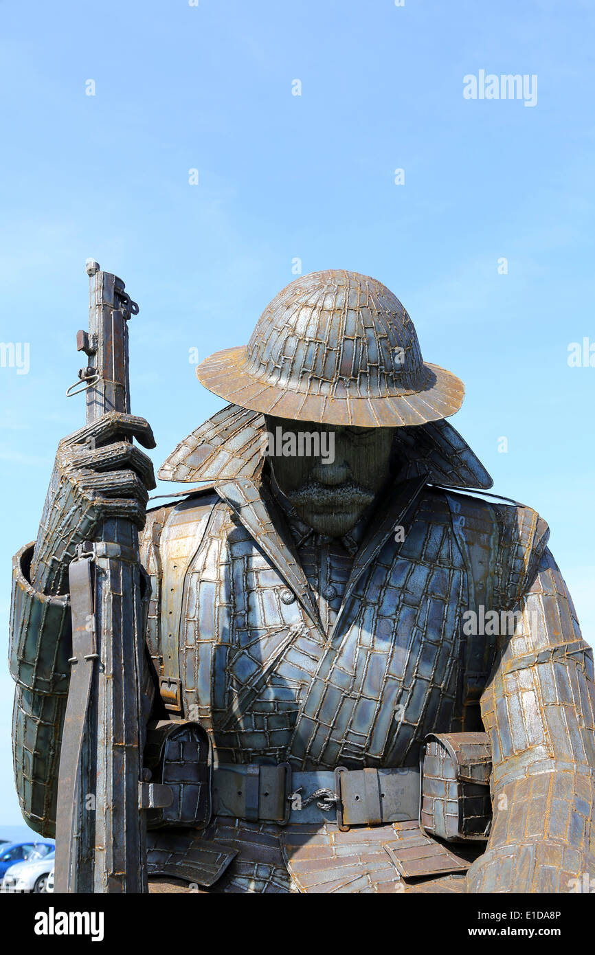 Seaham, Regno Unito. 31 Maggio, 2014. Recentemente svelato la scultura di una guerra mondiale un soldato crollati in esaurimento e shell shock sul display a Seaham, Inghilterra. Credito: Stuart Forster/Alamy Live News Foto Stock