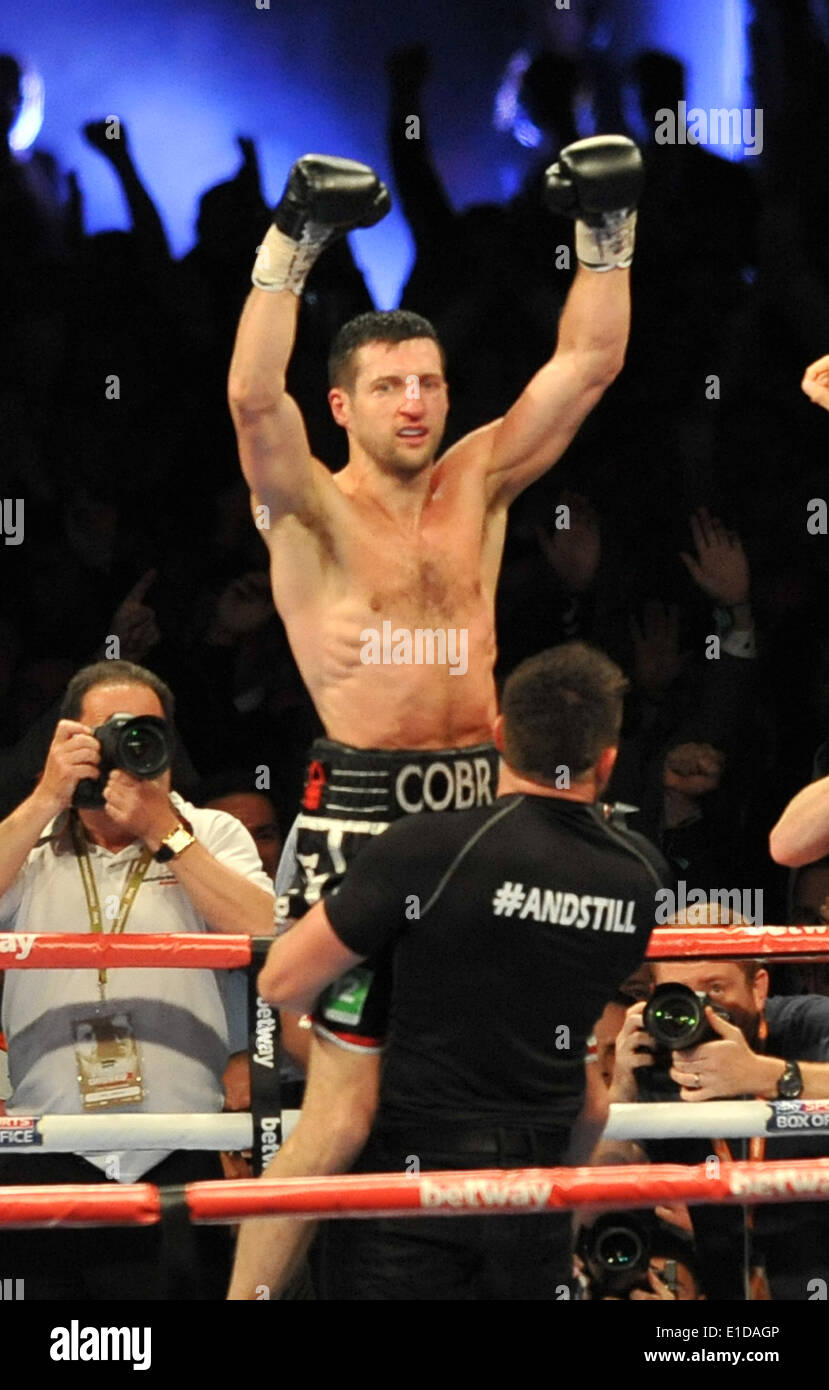 Lo stadio di Wembley, Londra, Regno Unito. 31 Maggio, 2014. La WBA e IBF Super Middleweight campionato mondiale Carl Froch contro George Groves. Tonaca celebra il suo knock-out ottavo round win Credito: Azione Sport Plus/Alamy Live News Foto Stock