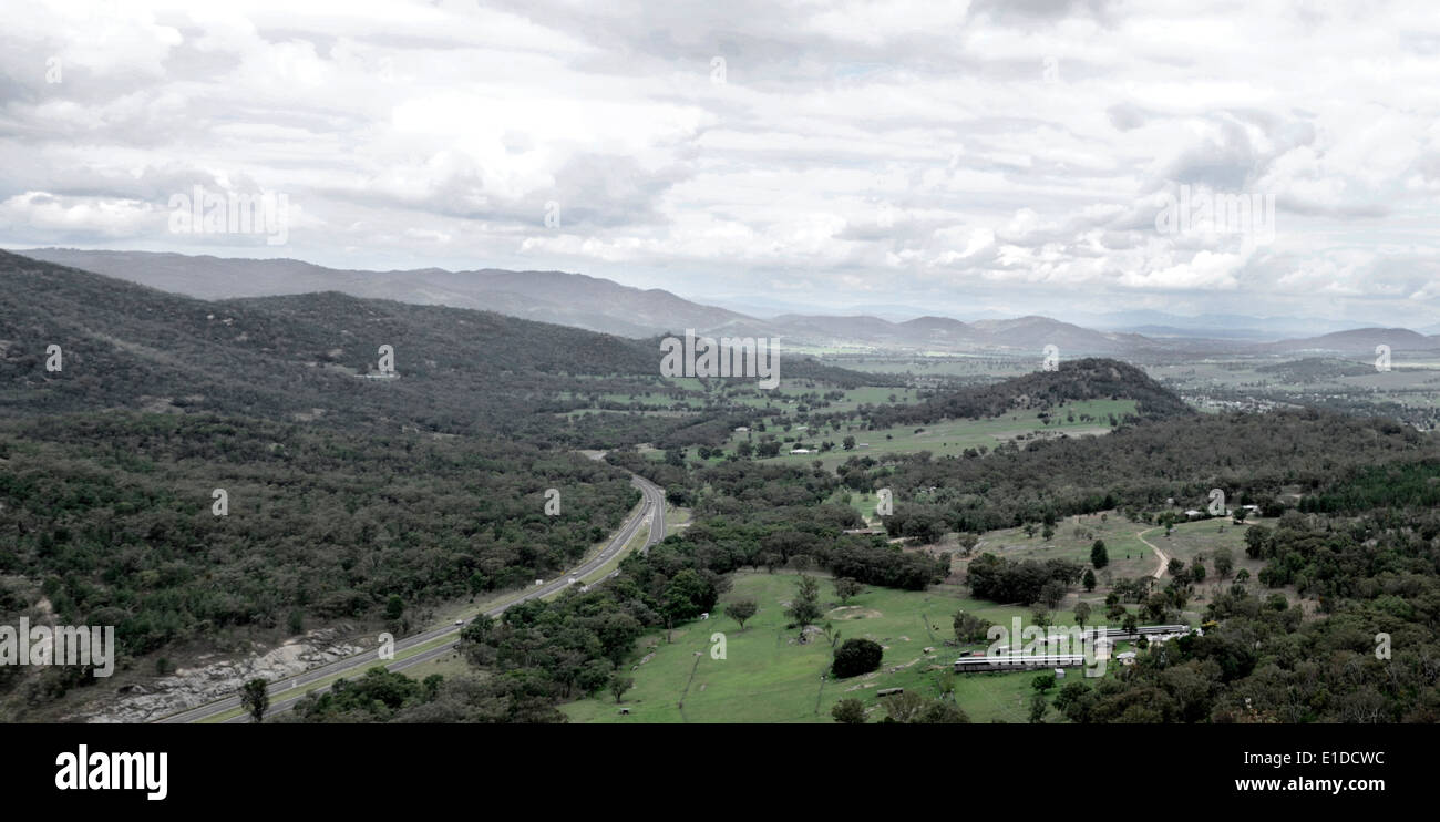 Viste distanti verso Tamworth da Moonbi Lookout Foto Stock Viste distanti verso Tamworth da Moonbi Lookout Foto Stock