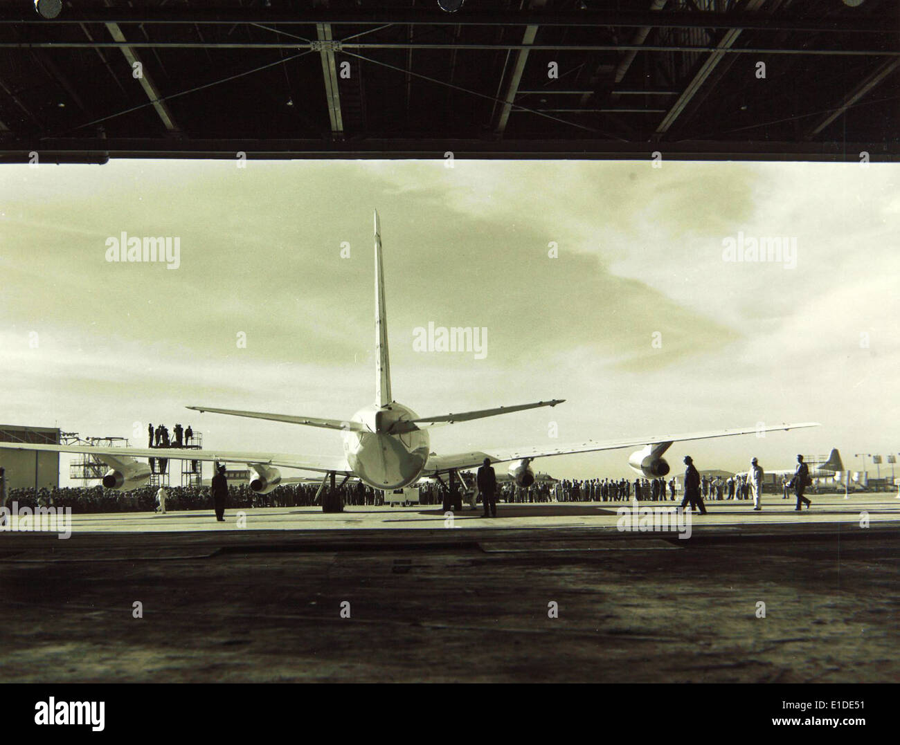 Il Convair 880, con la registrazione N801TW, era un prototipo di velivolo sviluppato dalla Convair. Faceva parte del lancio di un evento stampa in fabbrica, che mostrava gli sforzi dell'azienda nel design commerciale di jet durante gli anni '1950 Il design elegante del Convair 880 mirava a competere nel mercato in crescita degli aerei di linea. Foto Stock