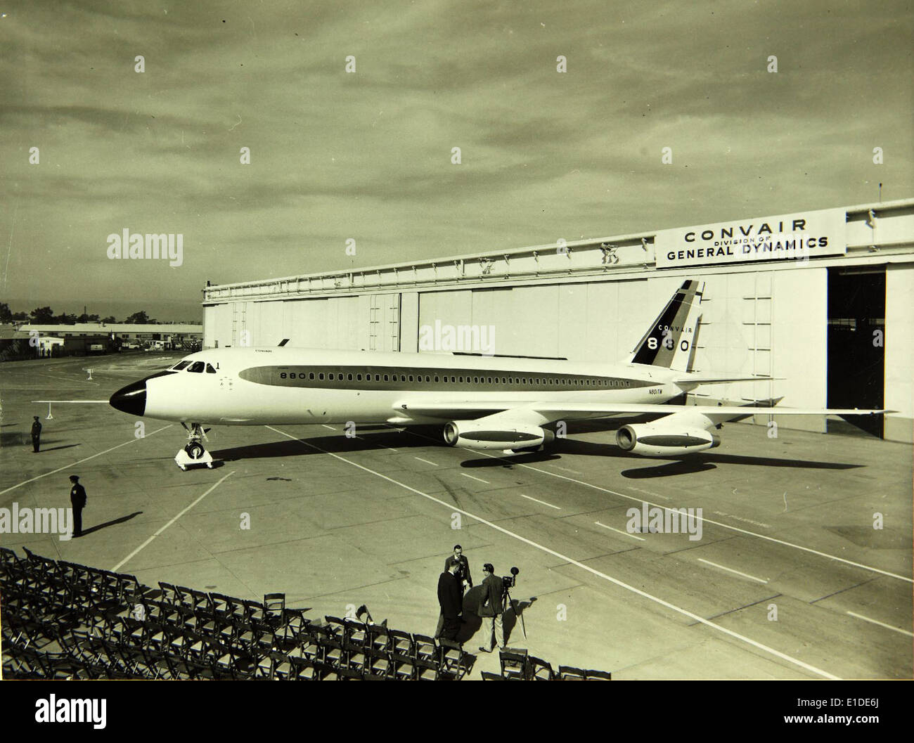 Il Convair 880, prototipo N801TW, è stato presentato durante un evento stampa presso lo stabilimento Convair. Questo aereo fu uno dei primi aerei di linea commerciali progettati per la velocità e l'efficienza, contribuendo al progresso dell'aviazione civile. Foto Stock
