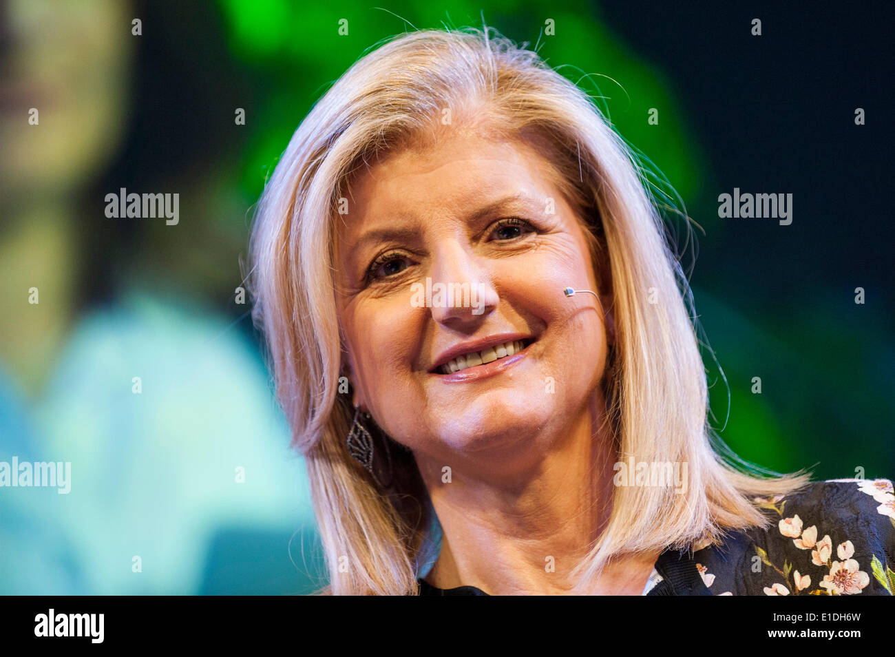 Hay-on-Wye, Powys, Regno Unito. Il 1 giugno, 2014. Arianna Huffington, Greek-American autore e syndicated columnist, meglio conosciuta per il suo sito di notizie Huffington Post in conversazione con John Lloyd e Deborah Moggach l'ultimo giorno del ventisettesimo Hay Festival della letteratura e delle Arti 2014. Credito: Graham M. Lawrence/Alamy Live News. Foto Stock