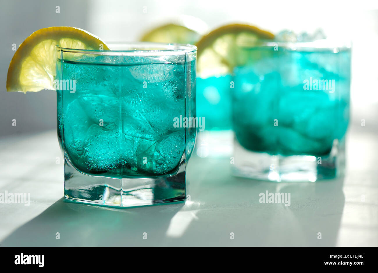 Lo sciroppo di menta con un limone e ghiaccio Foto Stock