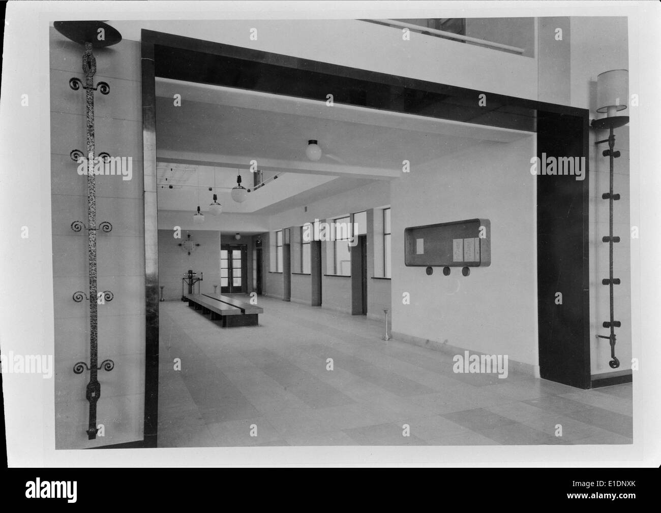 L'Aeroporto de Lisboa (Aeroporto di Lisbona), ufficialmente chiamato Aeroporto Humberto Delgado, è il principale punto di accesso internazionale al Portogallo, offrendo ampi collegamenti aerei a livello globale. Foto Stock