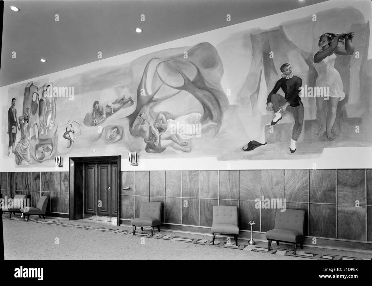 Il Cine-Teatro Império di Lisbona è un teatro storico che è stato sede culturale di varie rappresentazioni, tra cui proiezioni cinematografiche ed eventi dal vivo. Rimane un importante punto di riferimento culturale della città. Foto Stock