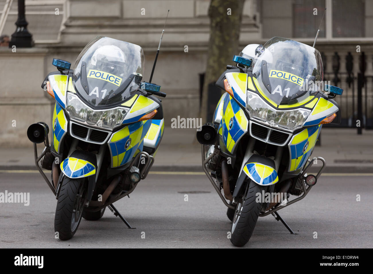 Due Metropolitan Police moto su cavalletti a Londra Foto Stock
