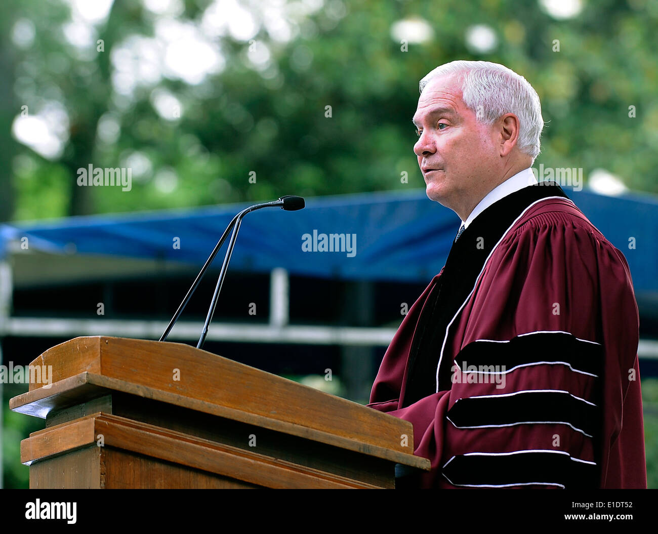 Il Segretario della Difesa Robert M. Gates offre il suo discorso ai laureati e ai membri della famiglia durante il Morehouse College?s 126comme Foto Stock