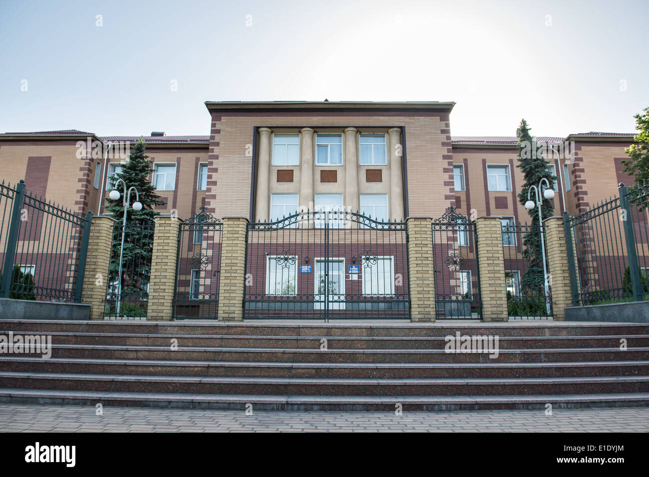Scuola di rinnovate in Yenakiieve (città natale di ex presidente ucraino Viktor Fedorovych Yanukovych), Donetsk Oblast, Ucraina Foto Stock
