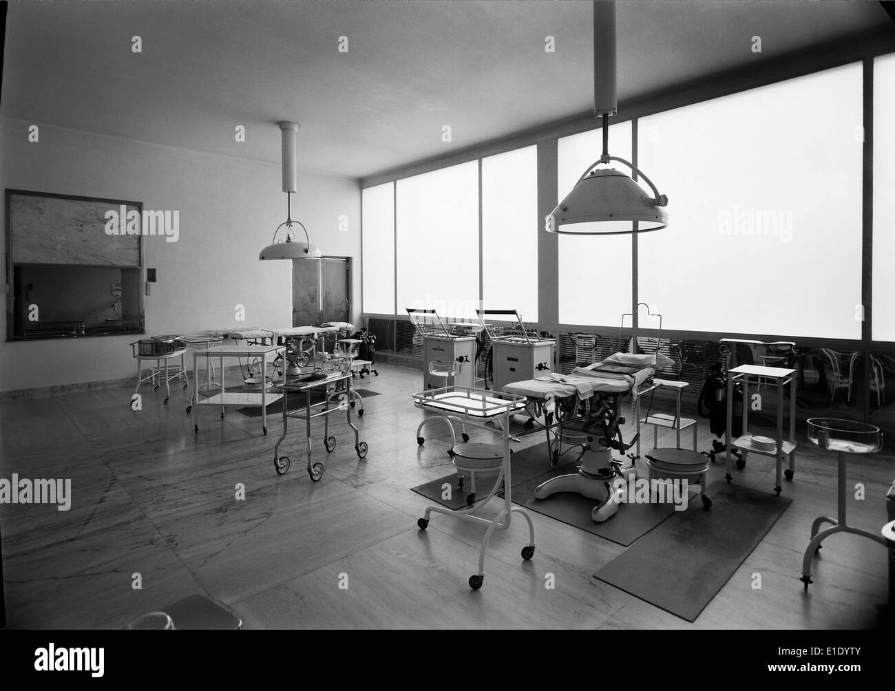 L'Instituto Português de Oncologia di Lisbona è un'importante istituzione dedicata alla ricerca e alla cura del cancro in Portogallo. È un centro di ricerca medico e sanitario leader del paese. Foto Stock