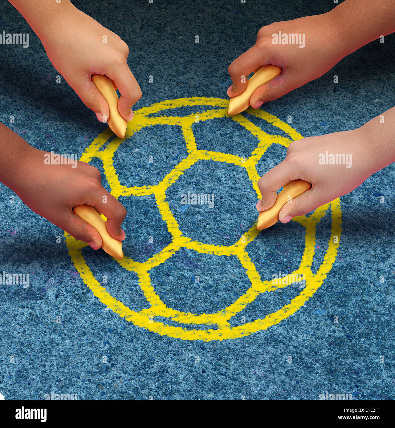 Comunità il concetto di calcio come un gruppo di mani che rappresentano i gruppi etnici di giovani provenienti da molte nazioni del mondo tenendo chalk co Foto Stock