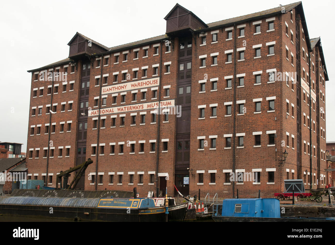 Canale storico di riqualificazione di porta in Gloucester, Inghilterra Foto Stock